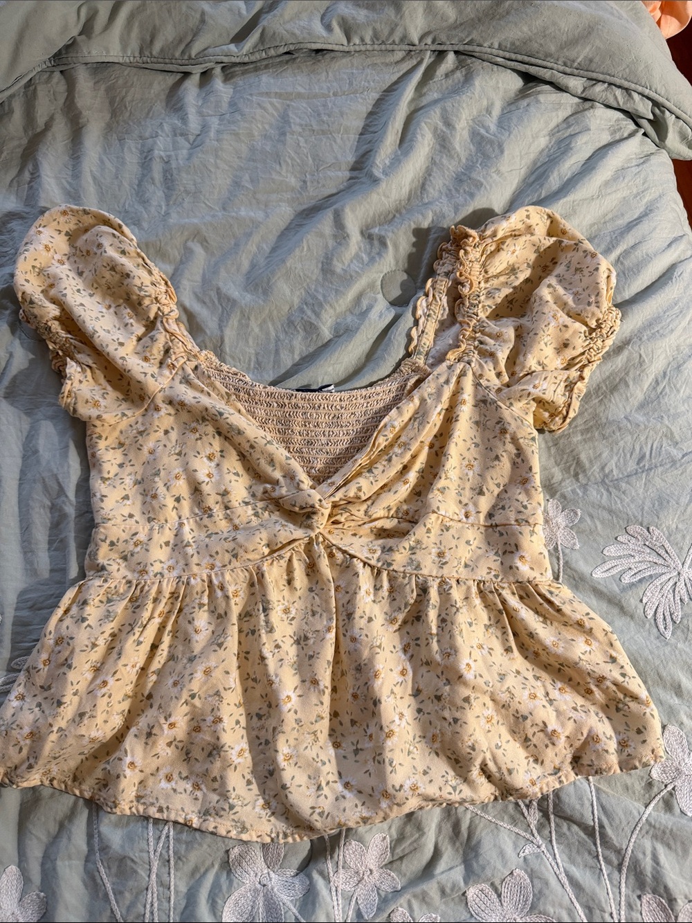 Arizona Jean Company Yellow Floral Tie-Front Puff Sleeve Top